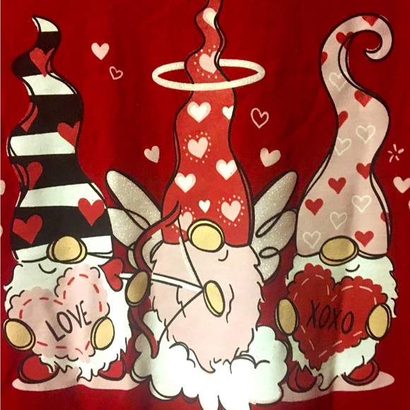 Gnomes 
Women’s Shirt 
Size 4XL 
Red 
Short Sleeve 
Top 
Excellent Condition - Picture 6 of 12